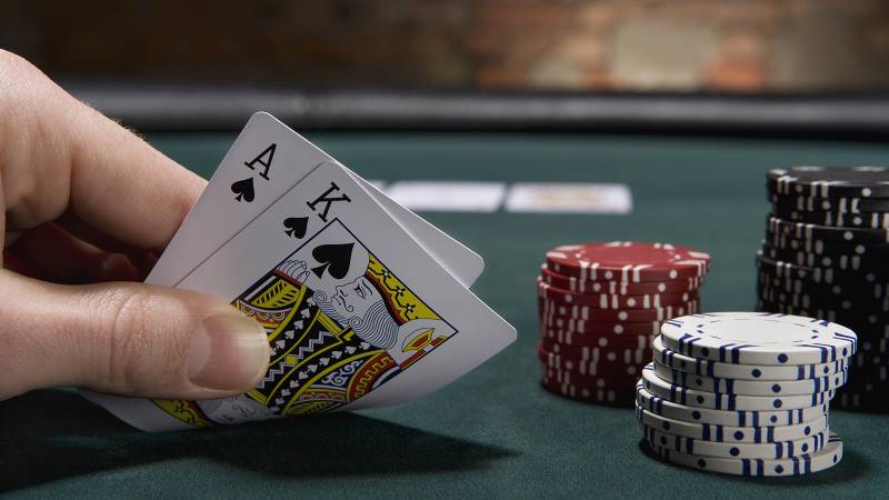 Chơi Blackjack Theo Chiến Lược, Không Nhờ May Rủi
